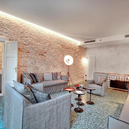 Stunning Modern In The Heart Of Venetië
