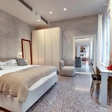 Stunning Modern In The Heart Of דירה ונציה